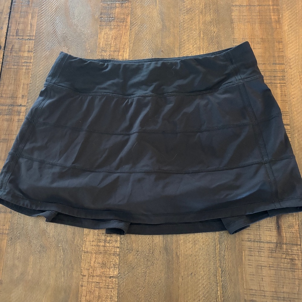 Womens black Lululemon Pace Revival skirt size 6.